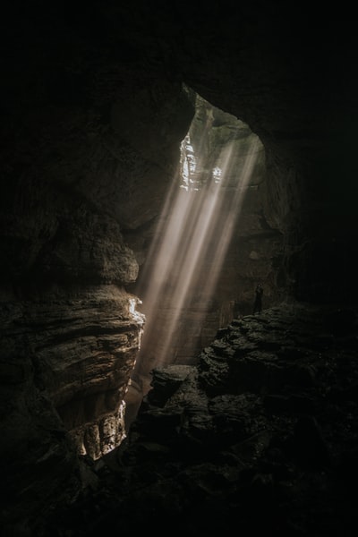 棕色洞穴